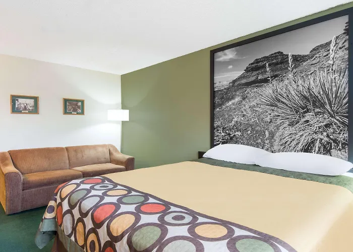 Super 8 By Wyndham Hotel