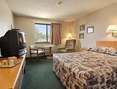 Super 8 By Wyndham Hotel 2*
